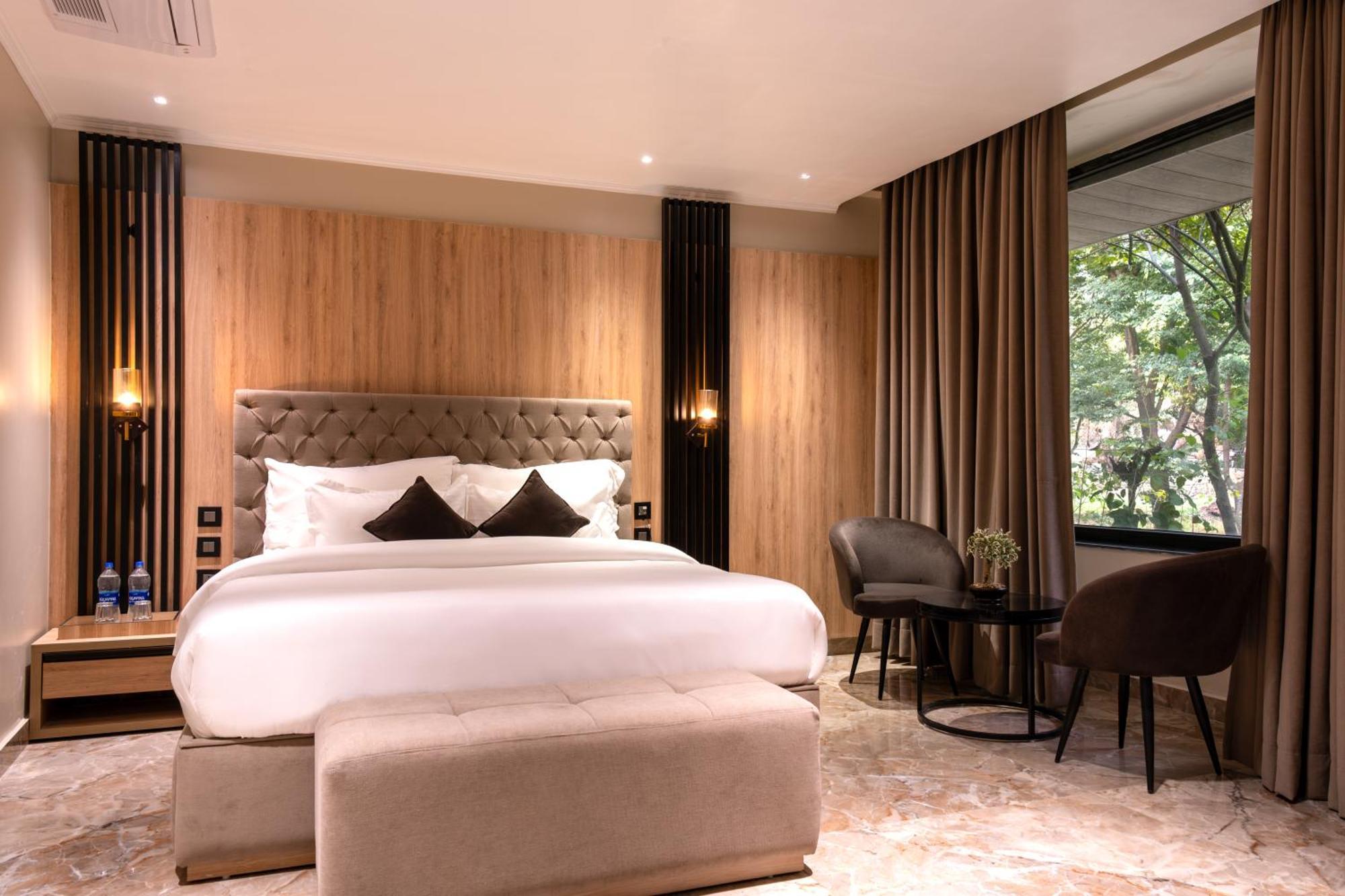 דרמסאלה Alpine Hotel And Villas מראה חיצוני תמונה