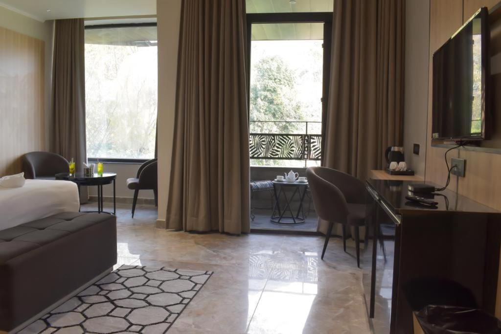 דרמסאלה Alpine Hotel And Villas מראה חיצוני תמונה